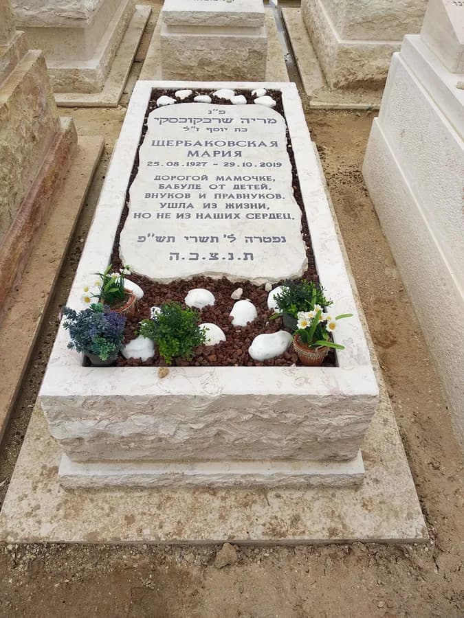 מצבה מעוצבת לזכר יקיר
